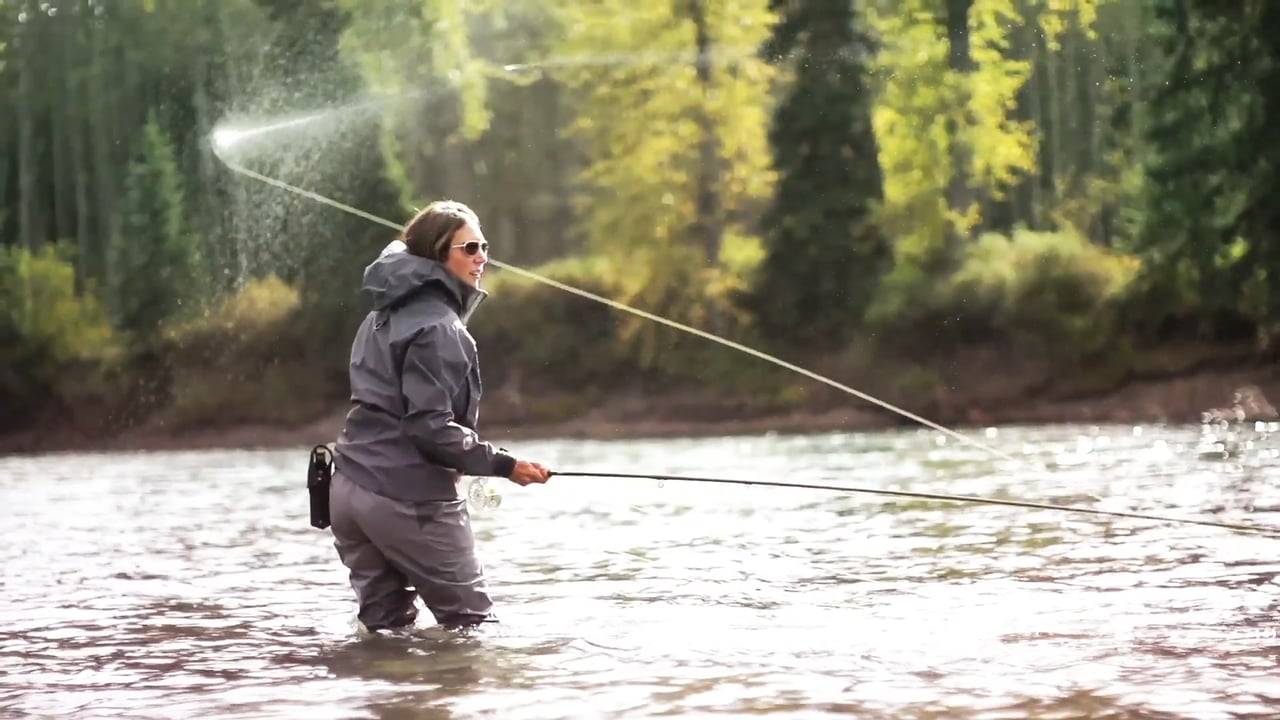 Рыбалка нахлыстом: техника ловли для начинающих и сборка снасти