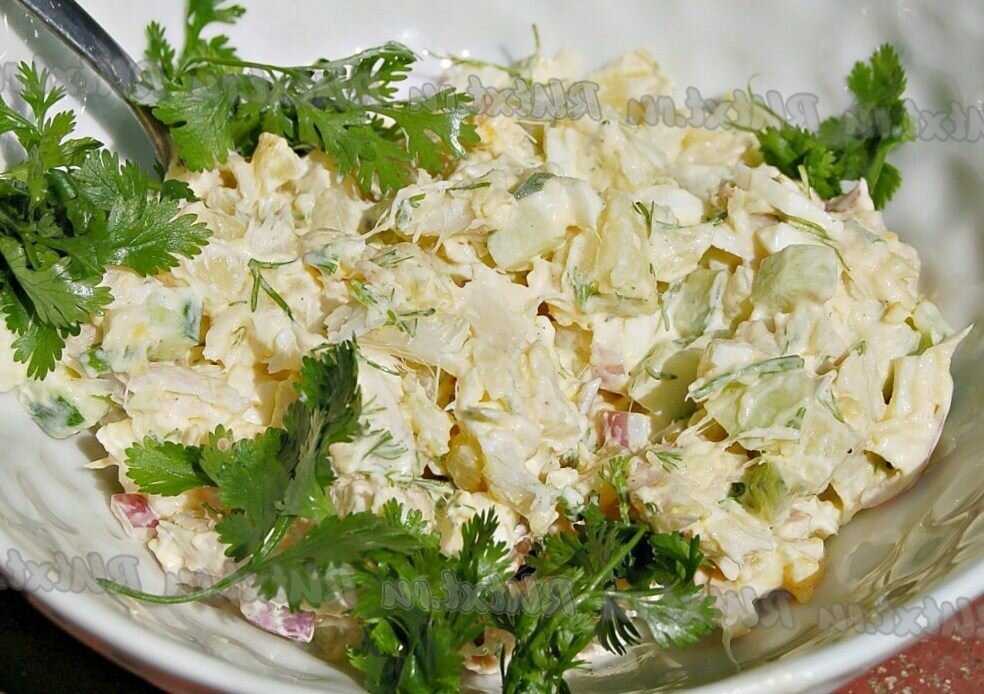 Салат с копченой рыбой – 7 вкусных рецептов приготовления