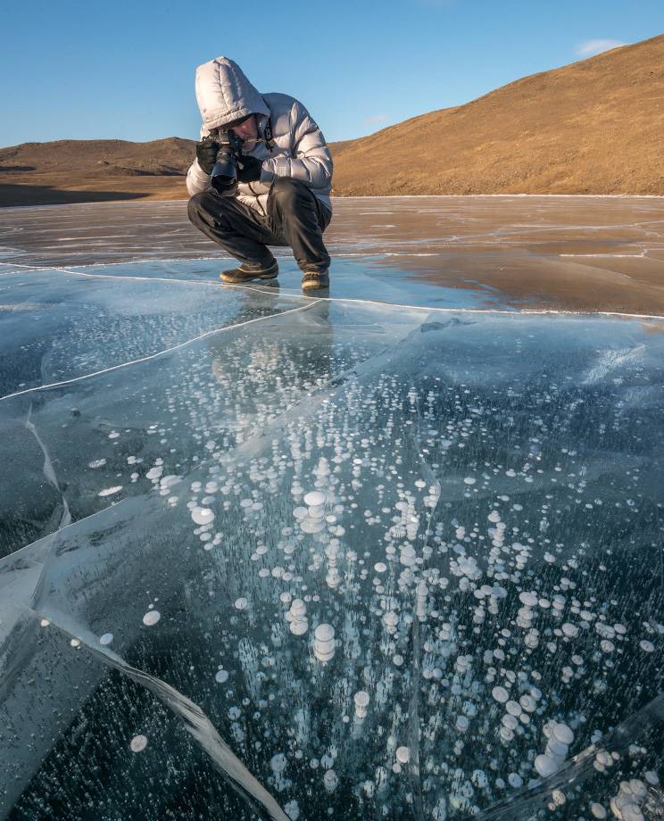 Прозрачный лед и синее небо: пять причин отправиться зимой на байкал