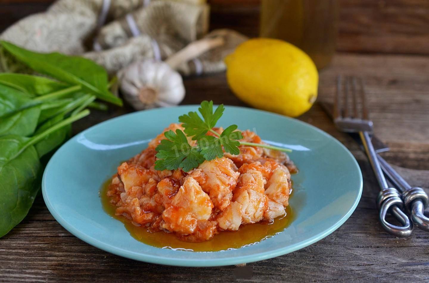 Пикша тушёная с морковью и луком:как приготовить в духовке и сковороде