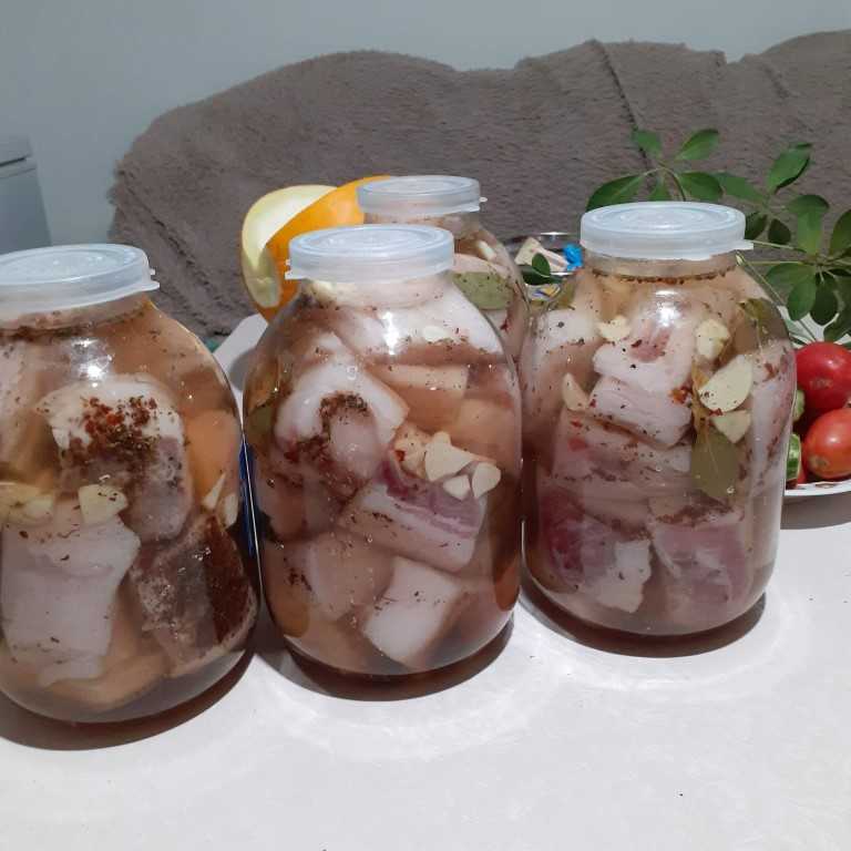 Вкусно посолить сало в рассоле - 6 рецептов