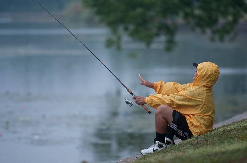 Погода для рыбалки. как влияет и в какую лучше идти на рыбалку