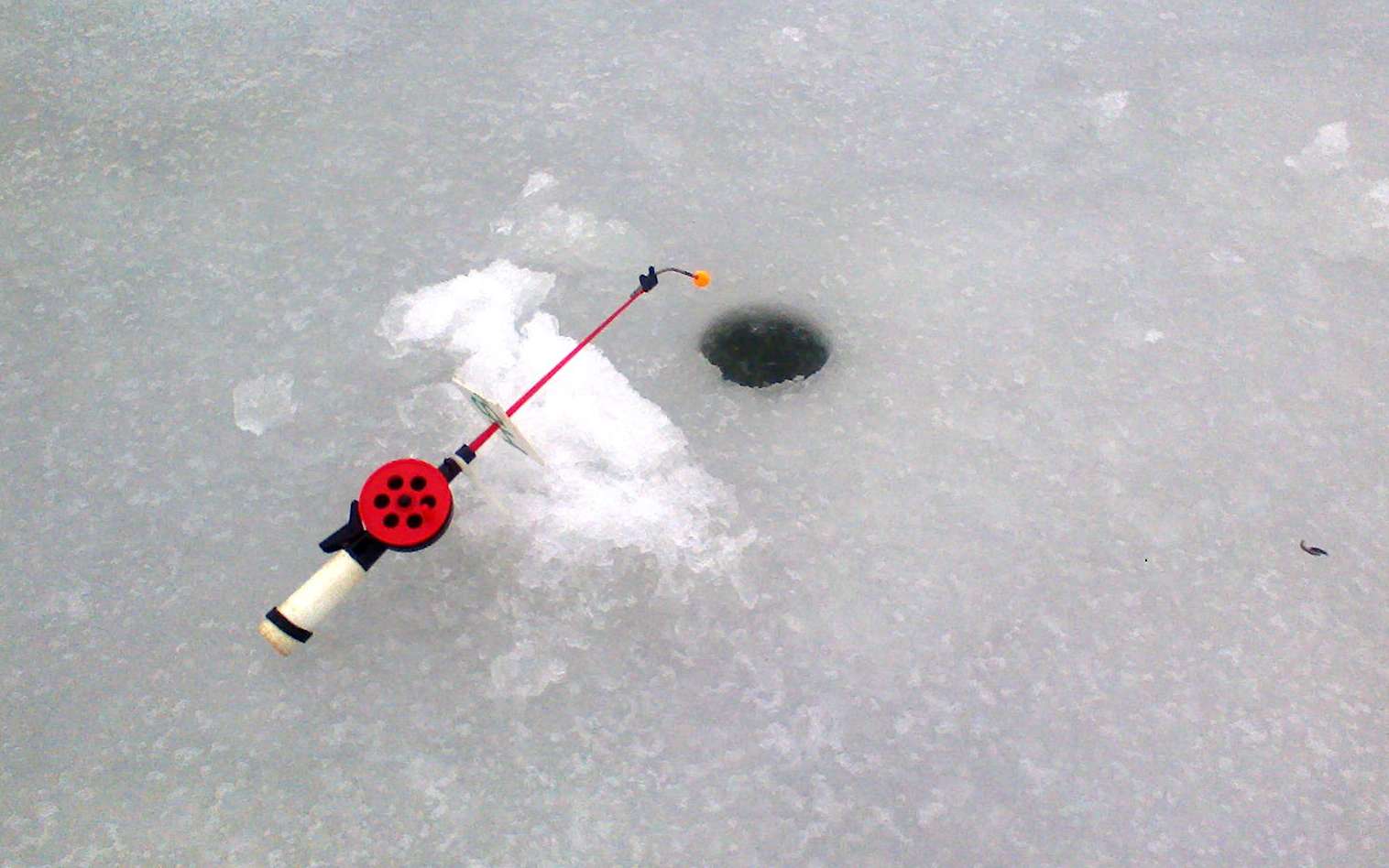 Зона риска: рыбалка по последнему льду - что делать, если вы провалились под лед - читайте на сatcher.fish