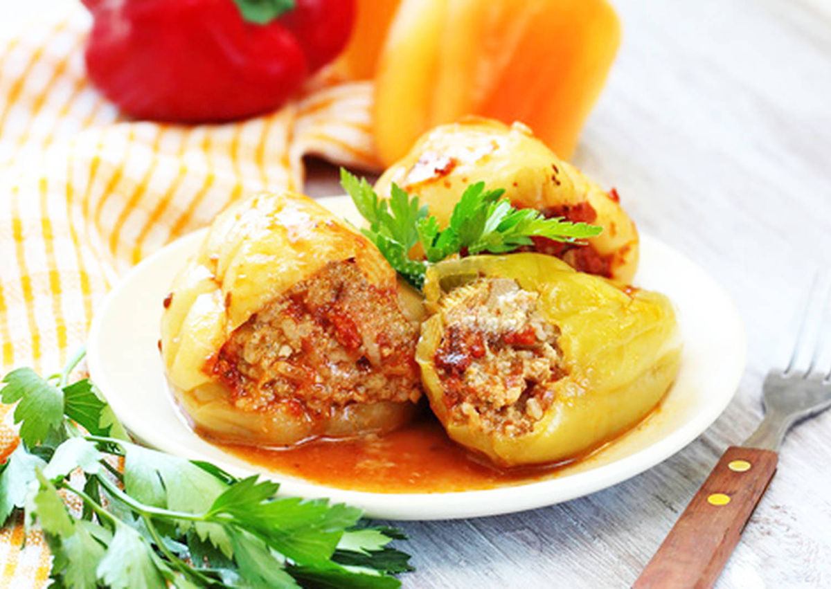 Перец фаршированный. 2 очень вкусных рецепта фаршированного перца с мясом и рисом и 2 видео