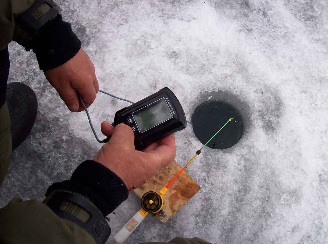 Как пользоваться эхолотом на рыбалке с лодки и с берега, правильная эксплуатация зимой