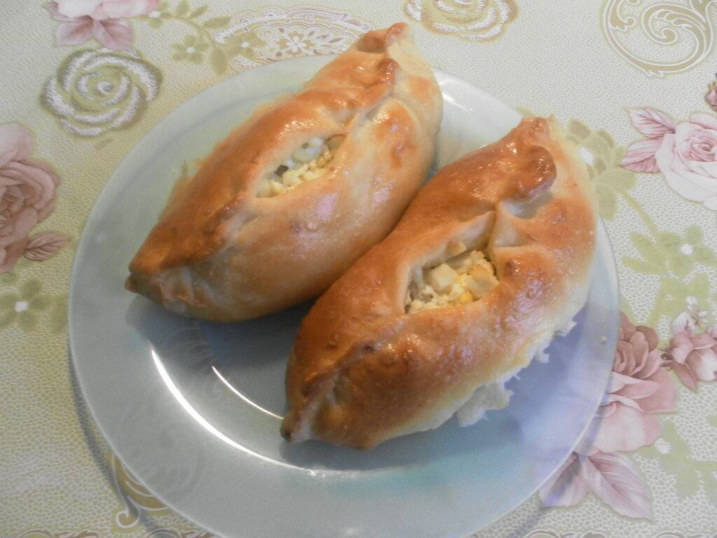 Расстегаи с рисом – вкусная выпечка русской кухни. рецепты расстегаев с рисом, зеленым луком, рыбой, фаршем и грибами