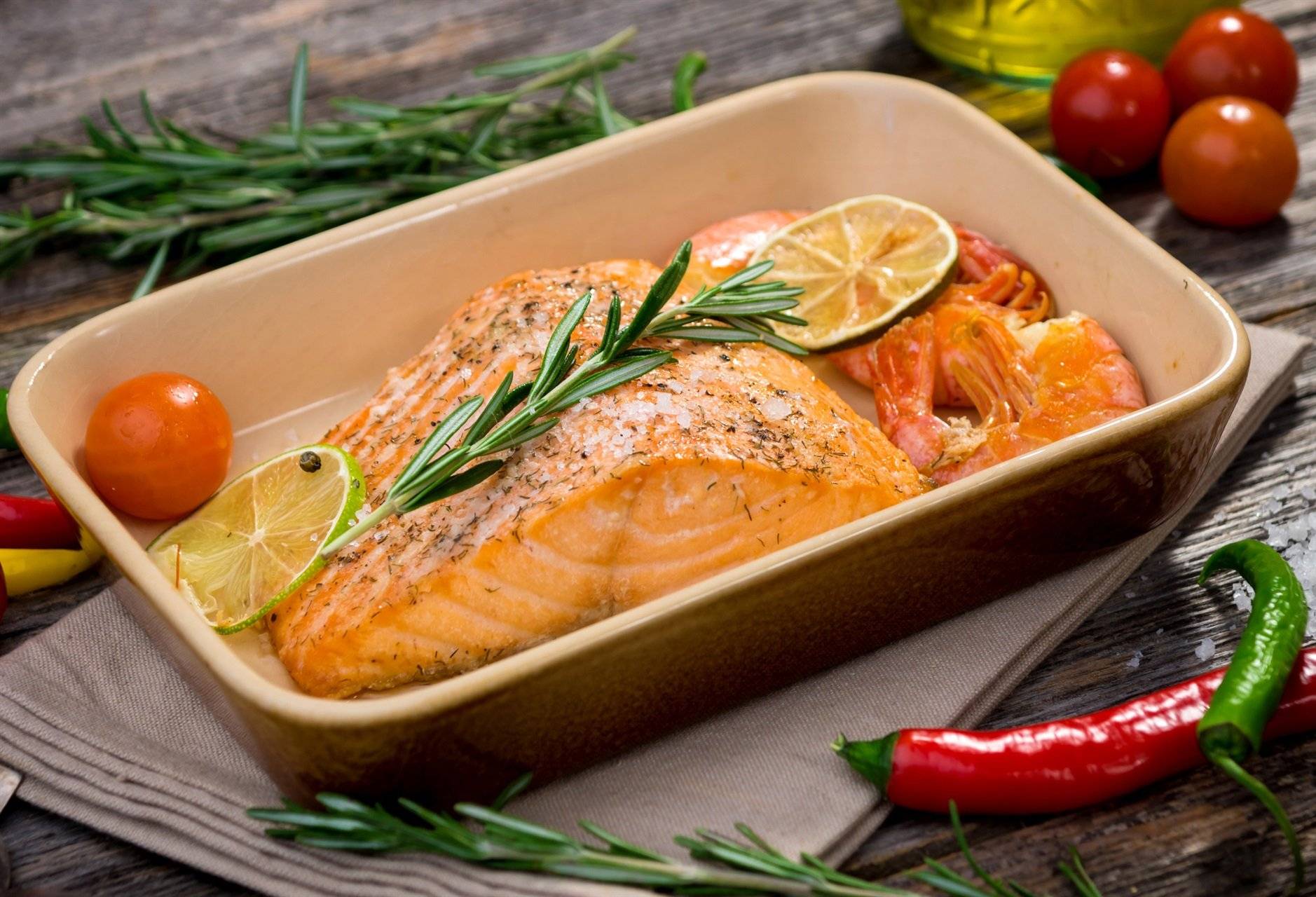 Как приготовить лосося в духовке, чтобы был сочный и мягкий