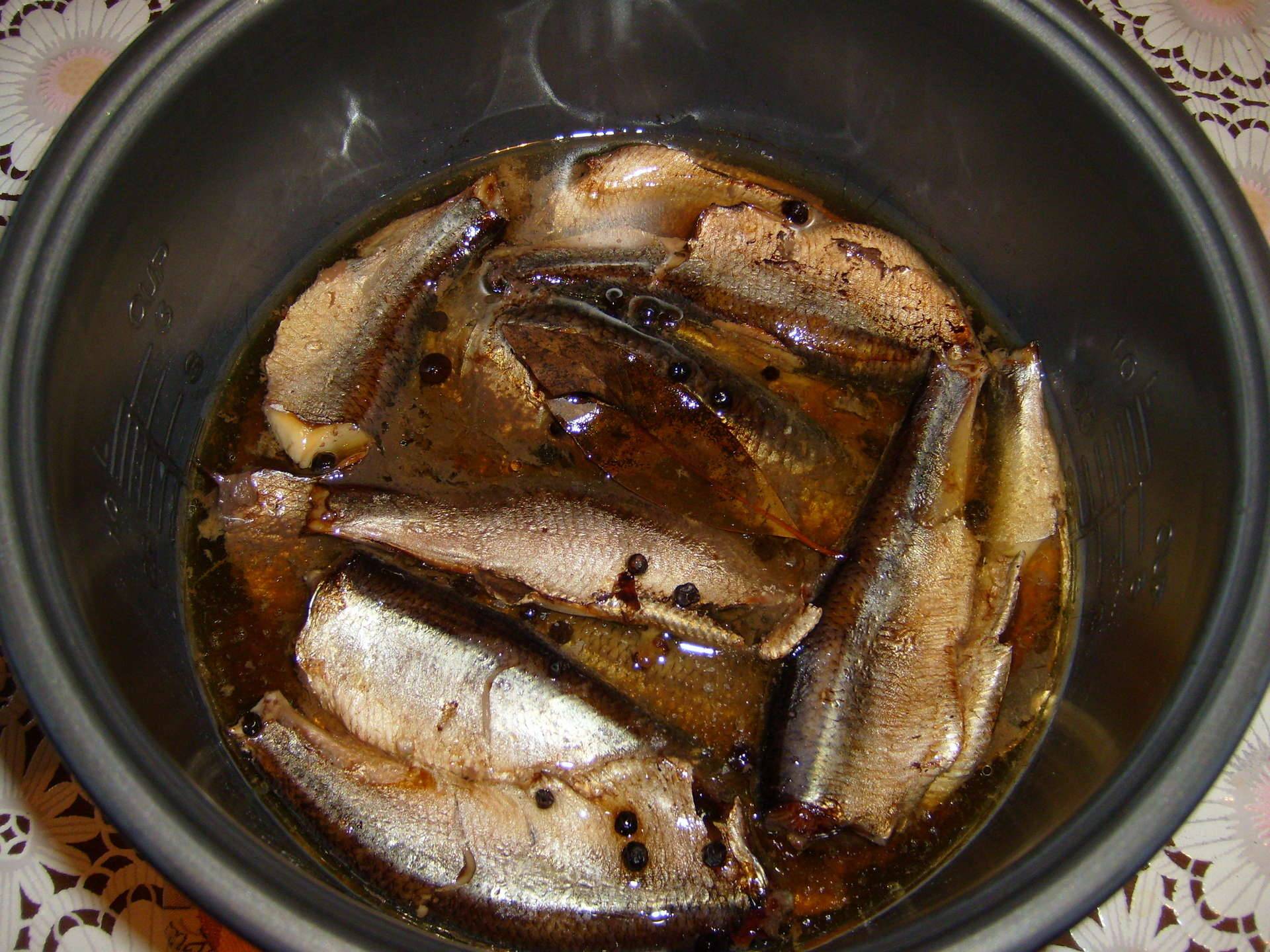 Рецепты вкусной речной рыбы. Шпроты из уклейки. Домашние шпроты. Шпроты из мойвы в мультиварке. Шпроты из Речной рыбы.
