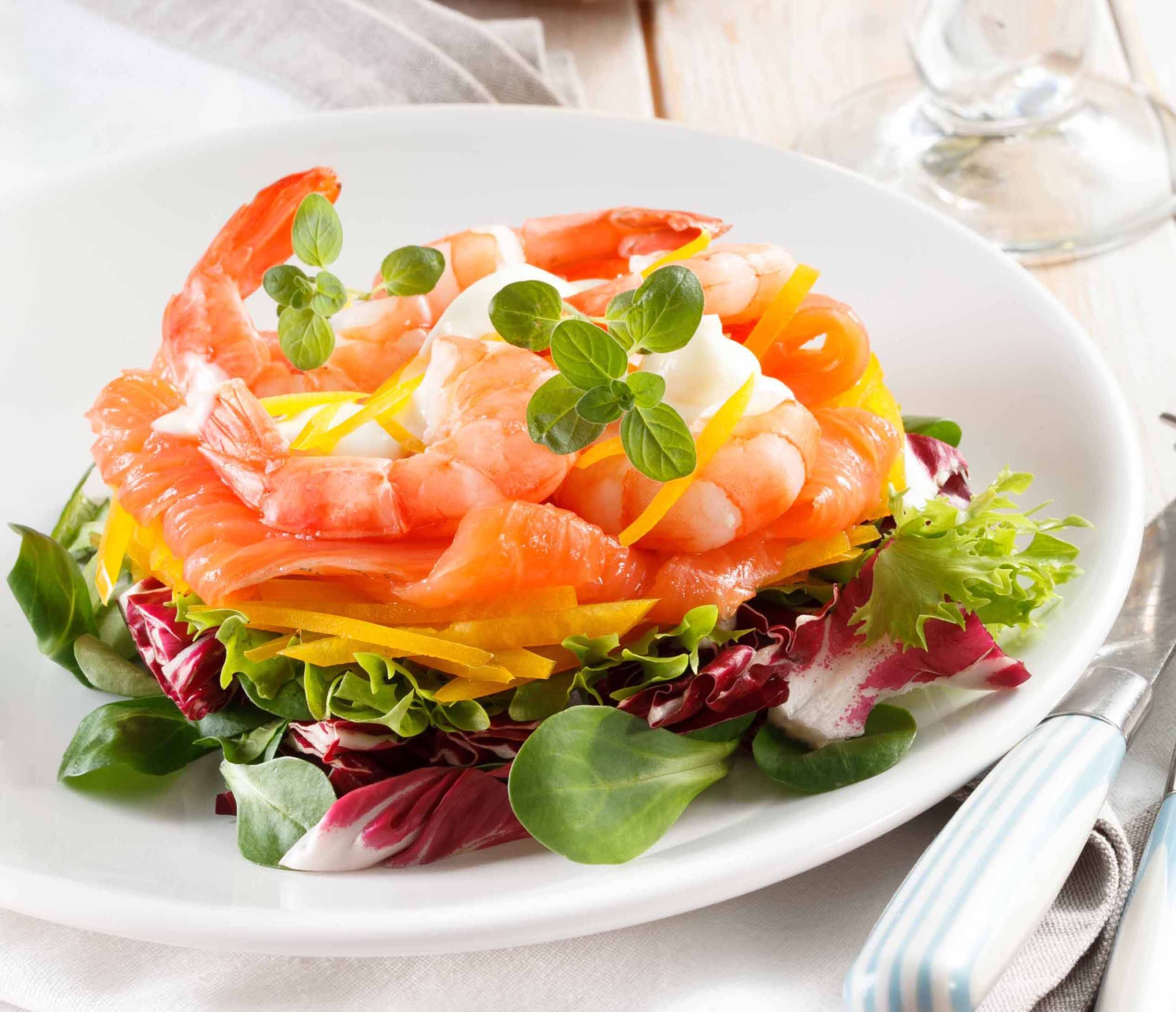 Салат с креветками и авокадо — 5 простых и вкусных рецептов