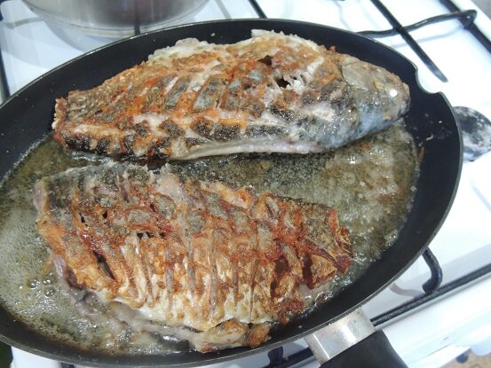 Как правильно пожарить карася или карпа, чтобы не было костей. как вкусно пожарить карасей, чтобы не чувствовались кости | домашние рецепты