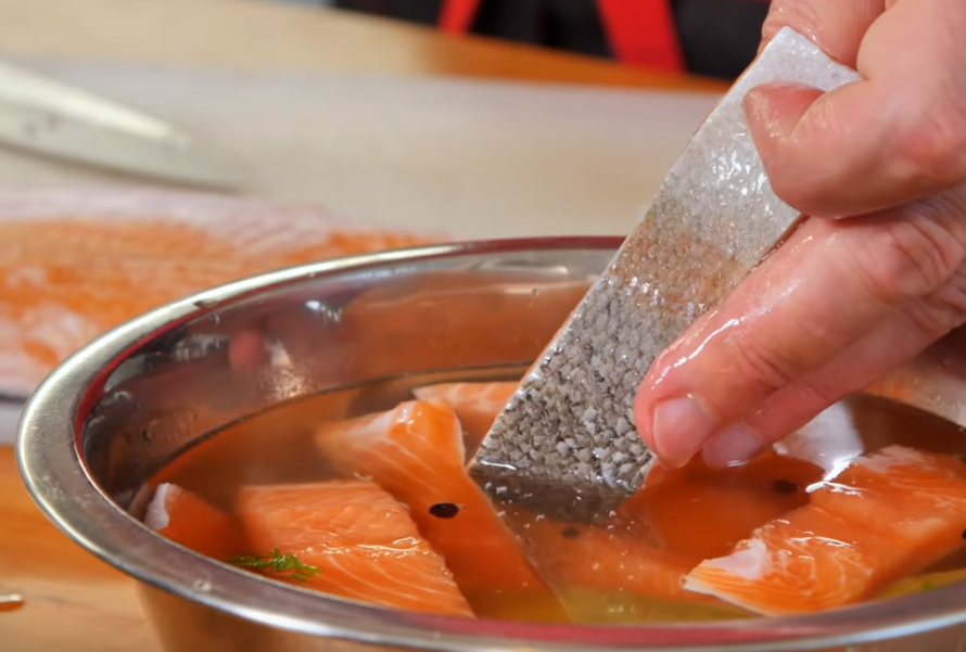 Как засолить форель в домашних условиях: вкусные рецепты слабосоленой, классической посол