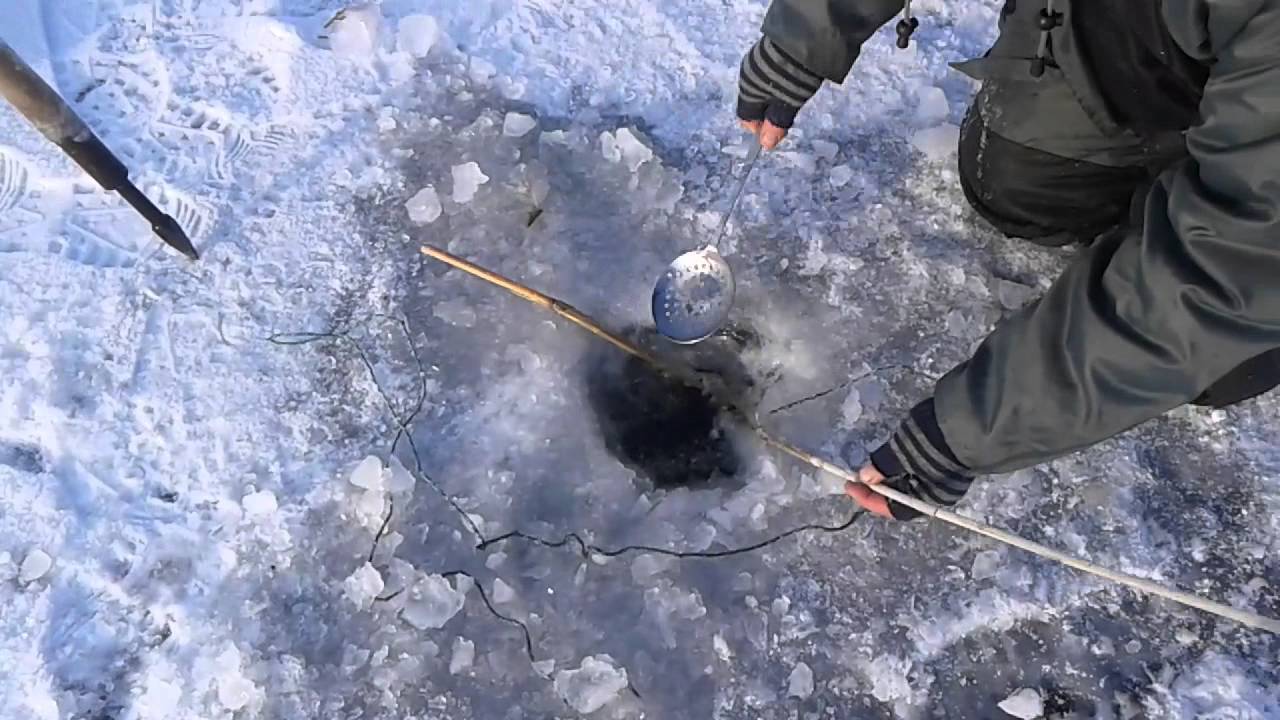 Видео ловли рыбы зимой. Косынка для зимней рыбалки. Зимние рыболовные экраны. Сеть для зимней рыбалки в лунку. Сетка для зимней рыбалки.