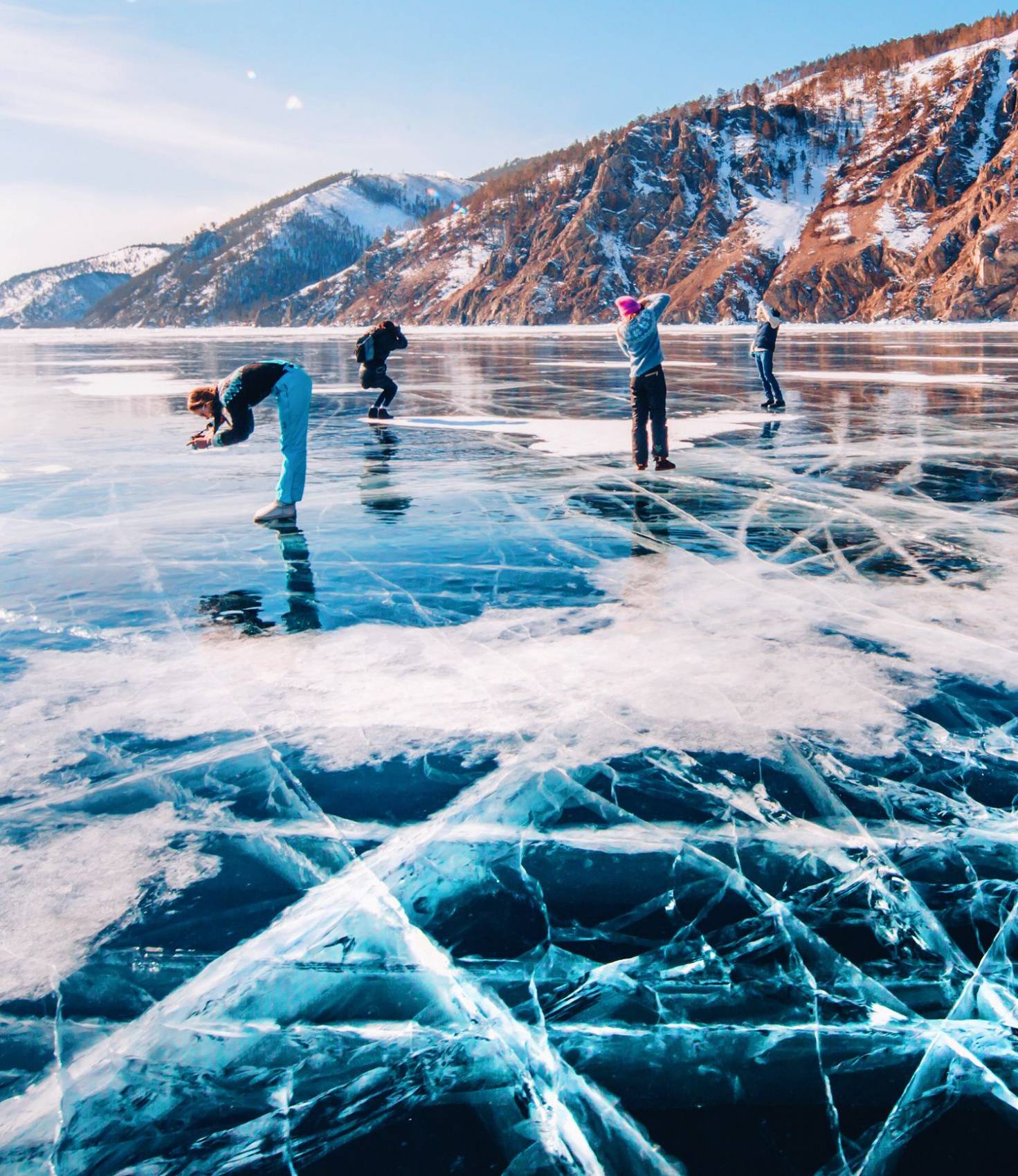 Вода покрыта льдом. Зимний Байкал. Лед Байкала. Байкал 2022.