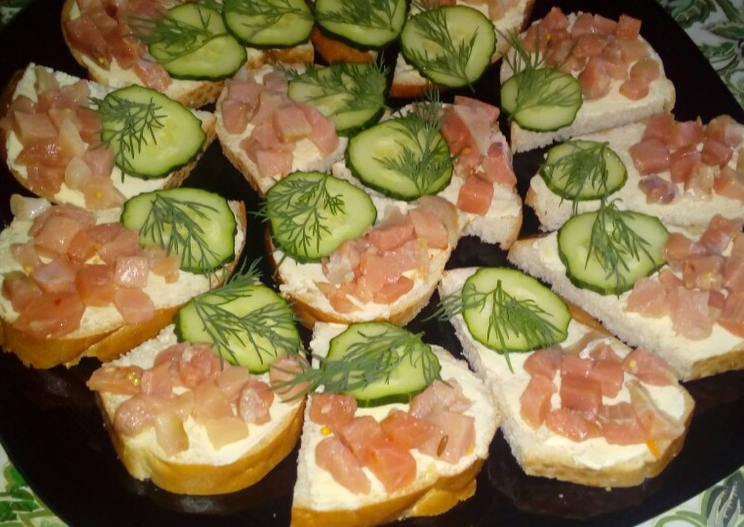 Бутерброды с красной рыбой на праздничный стол (простые и вкусные рецепты)