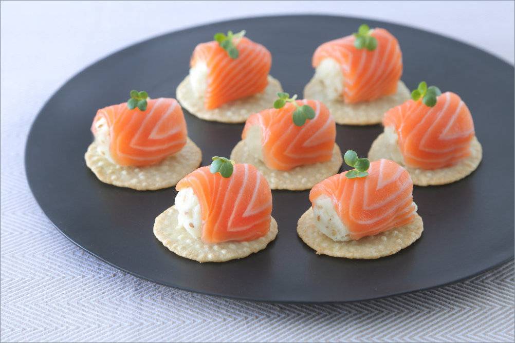 Канапе с красной рыбой – 8 рецептов вкусных и красивых закусок