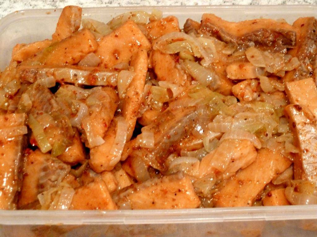 Маринованная щука в уксусе с луком и маслом в домашних условиях – очень вкусная закуска