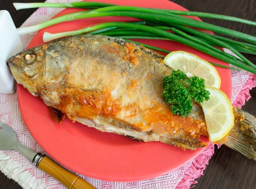 Рецепты вкусной речной рыбы. Блюда из Речной рыбы. Жареный карась. Рыба на сковороде. Жареная Речная рыба.