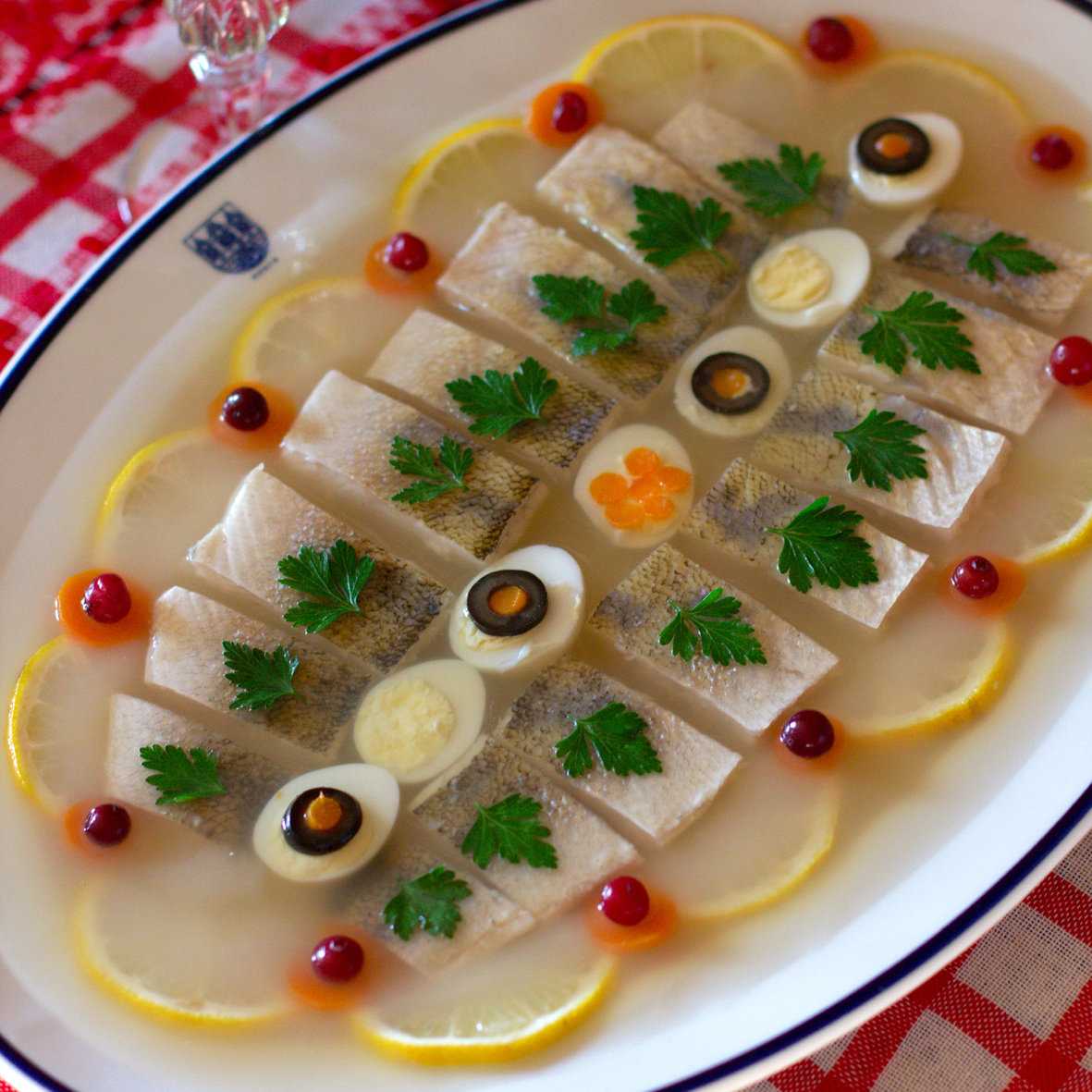 Заливное из рыбы - 5 простых и вкусных рецептов
