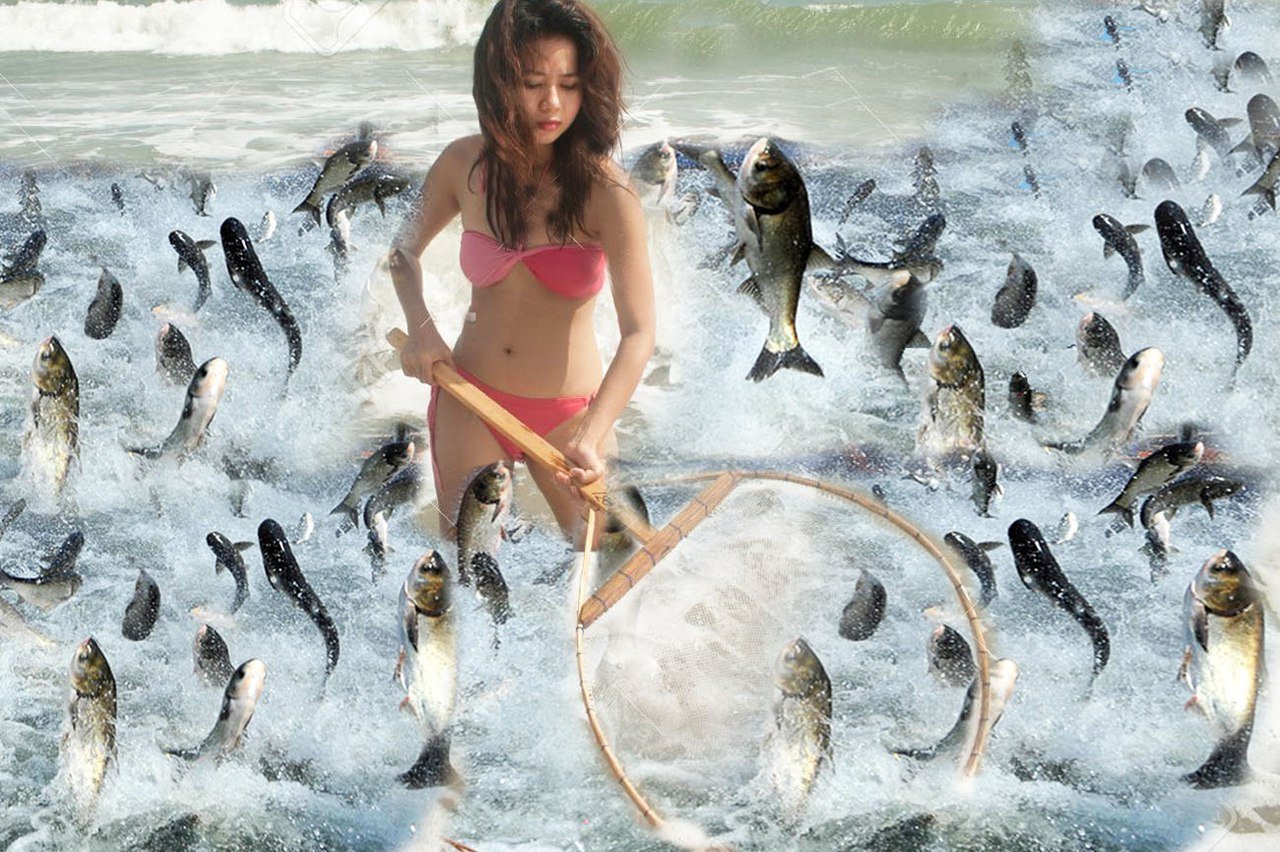 К чему снится догнать. Женщина с кучей рыбы. Сон ловлю рыбу. Девушка с рыбой в руках. Рыба с руками.