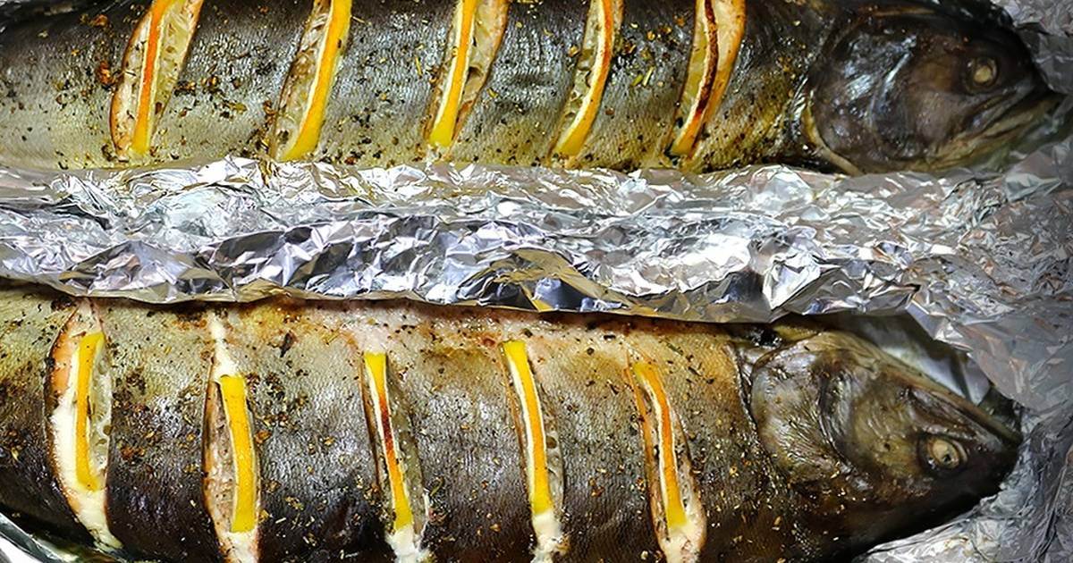 Щука, запеченная в духовке целиком (в фольге)