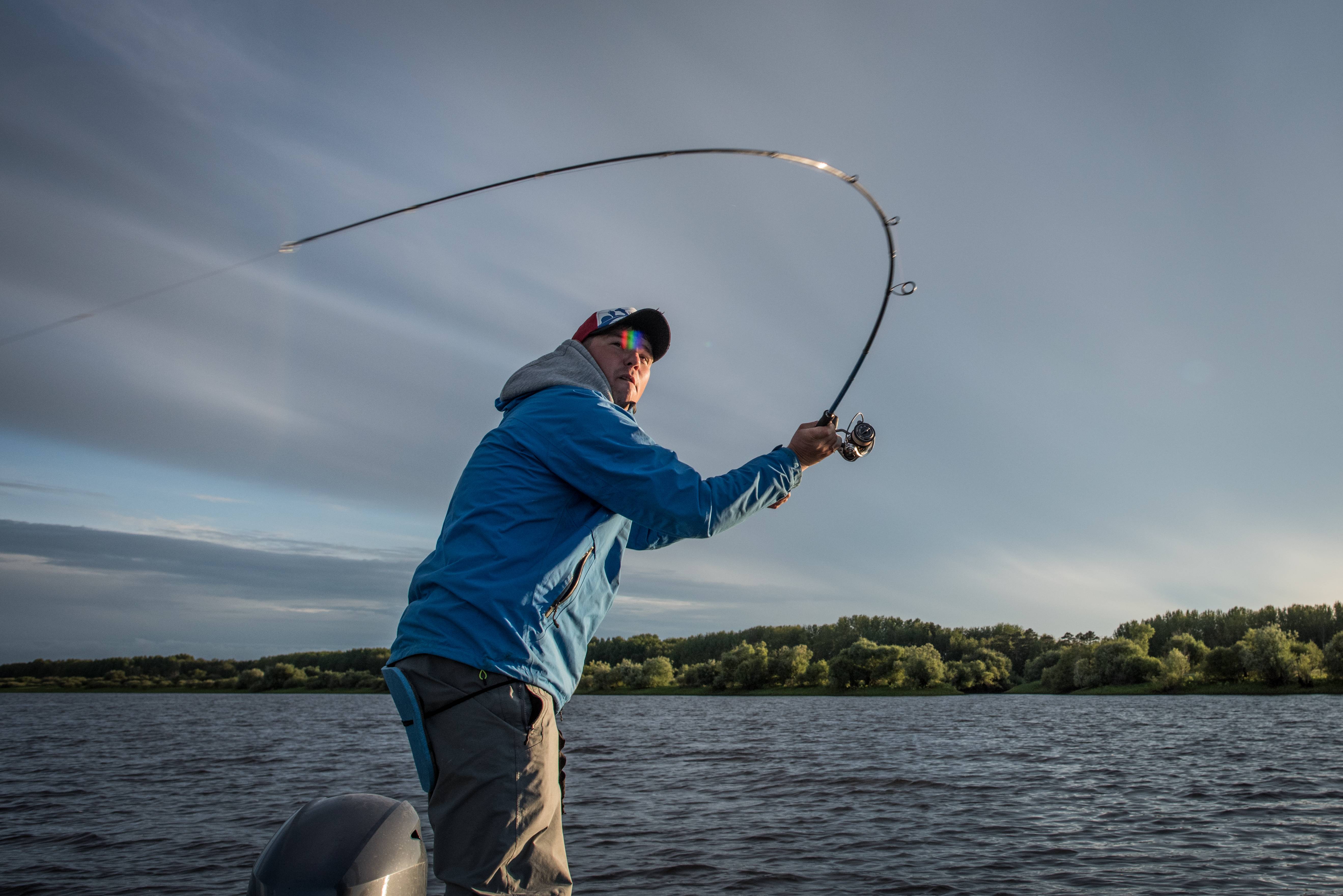Рыбалка на спиннинг: как правильно забрасывать и ловить