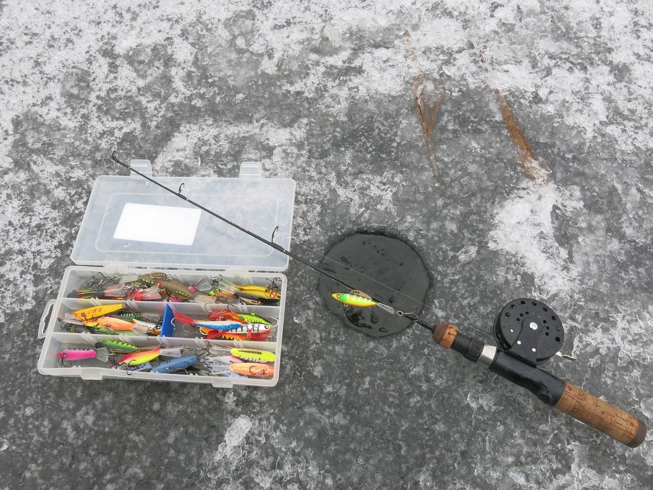 Ловля окуня на балансир со льда - снасти, тактика и техника проводки