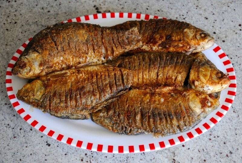 Как пожарить карася чтобы не было костей