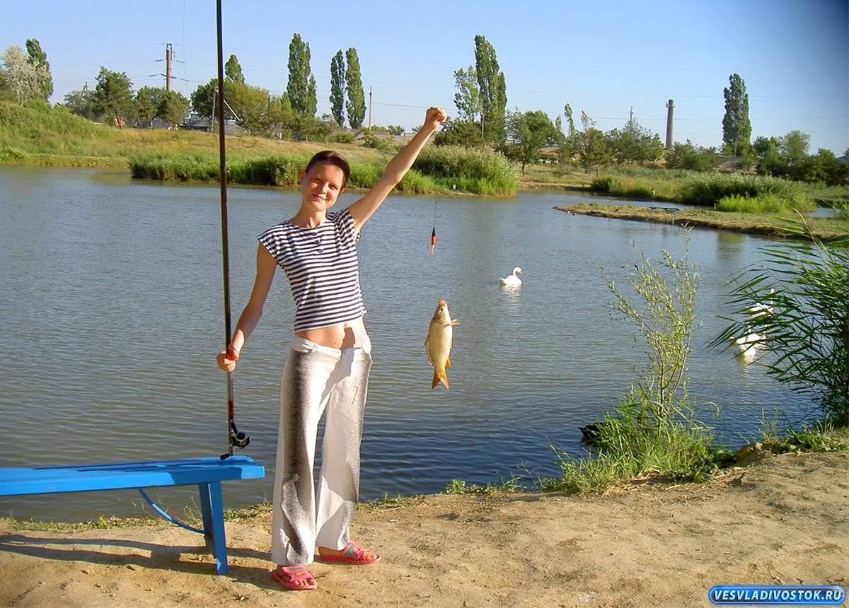 Рыболовные места. Рыбалка летом. Рыбалка на озере. Рыбалка на речке.